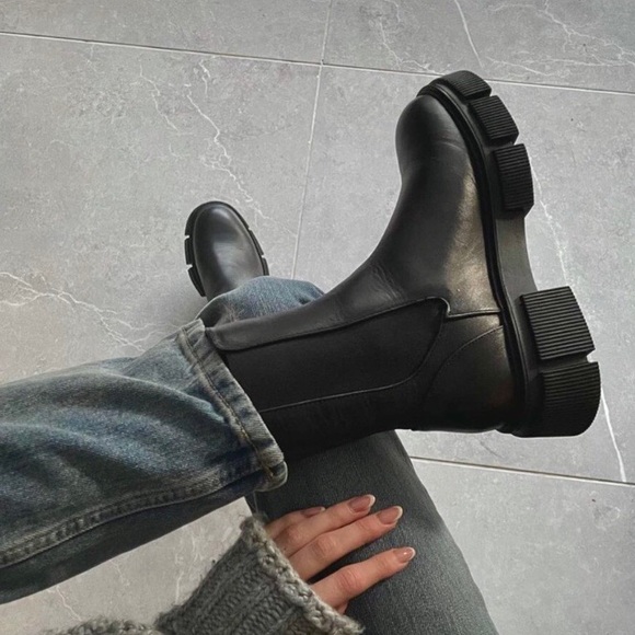 SOLD NWT Zara black lug sole leather boots chelsea style SOLD OUT ONLINE - Picture 2 of 8